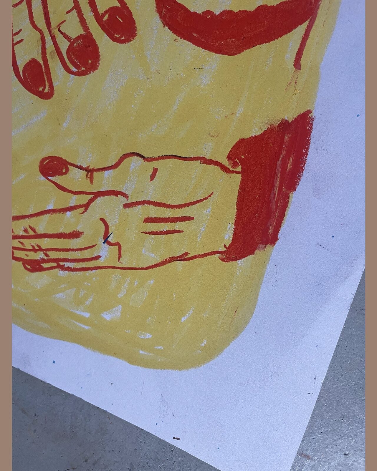 Gule hænder, nærbillede