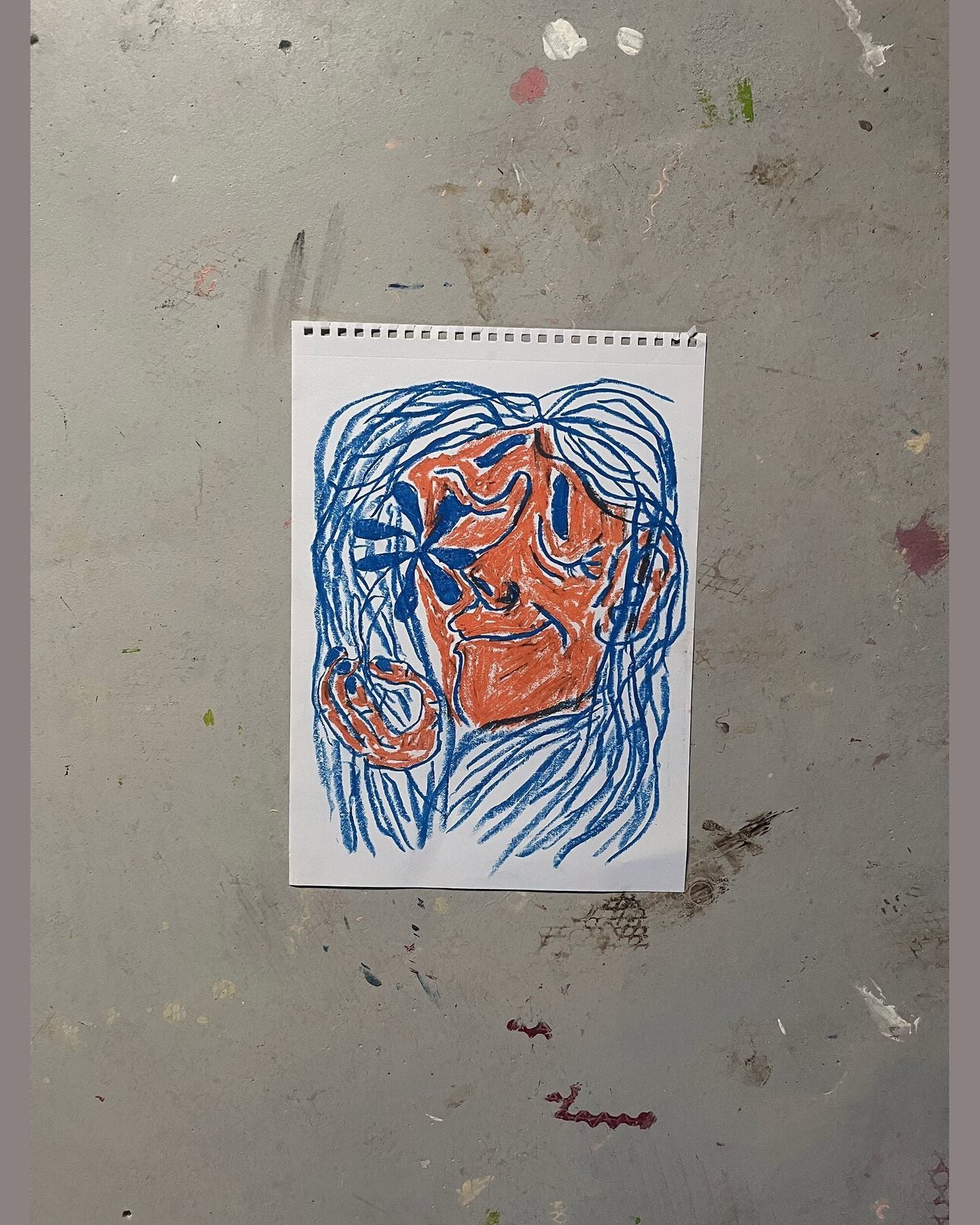 Ansigt i orange, nærbillede
