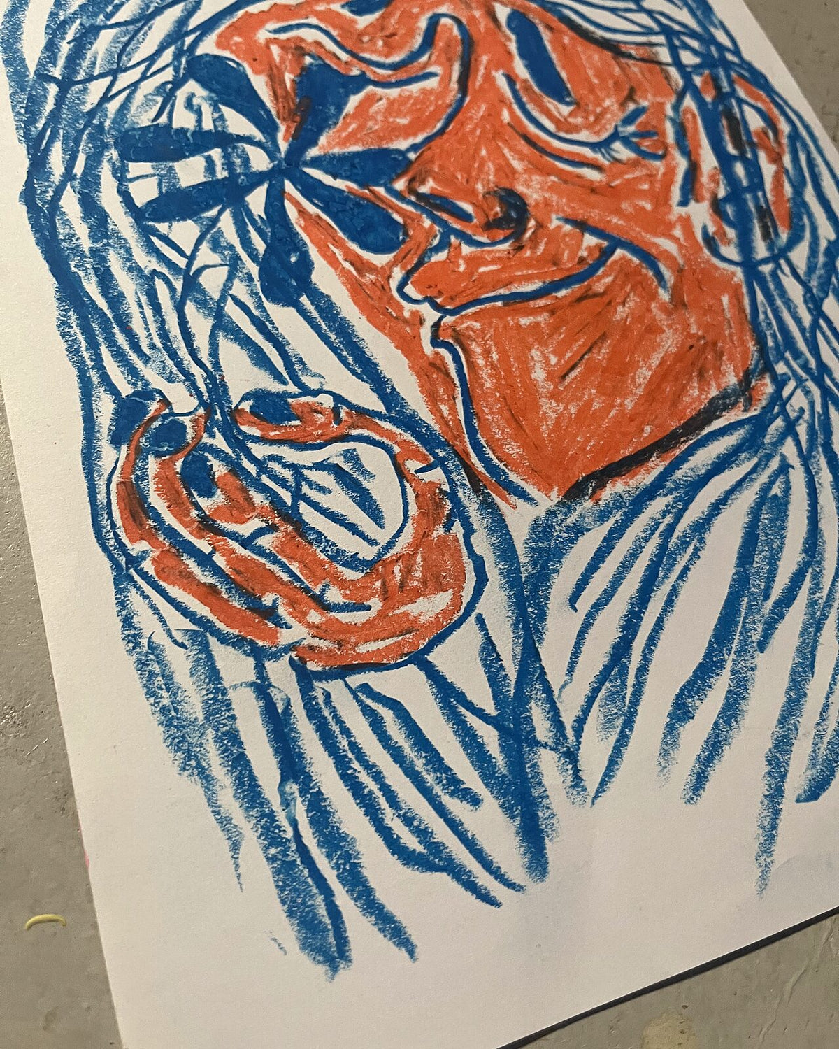Ansigt i orange (A3), nærbillede
